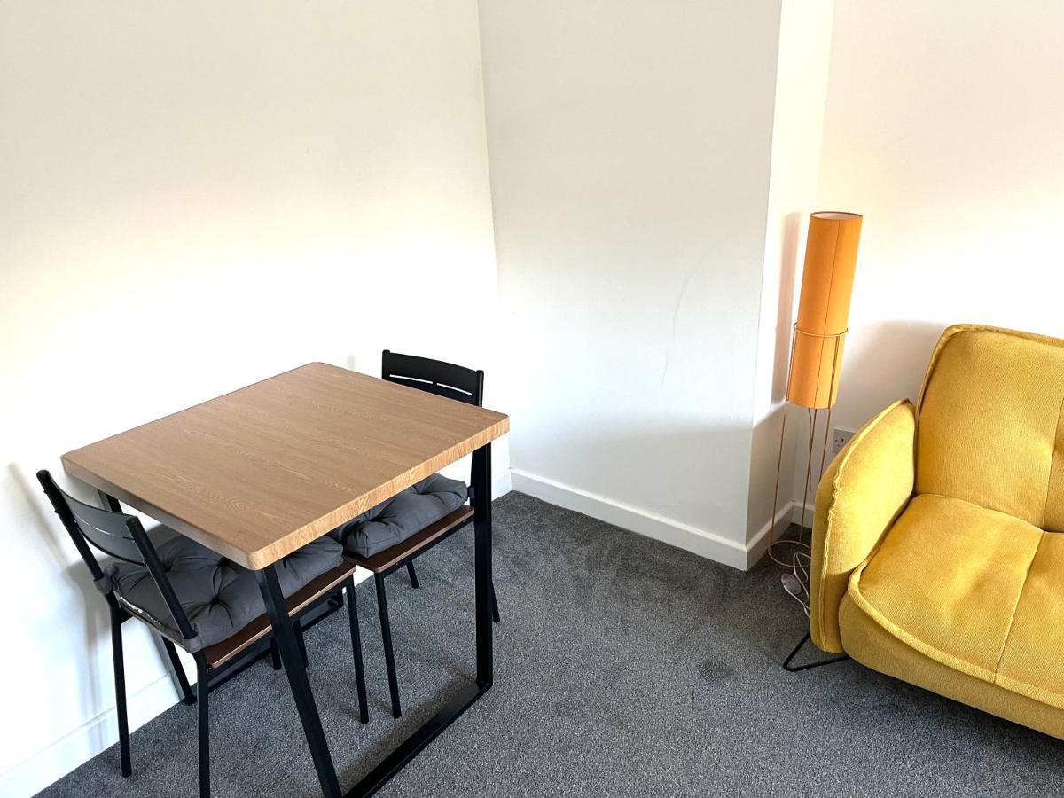 Apartment Recently Refurbished 15 Mins From Centre Manchester