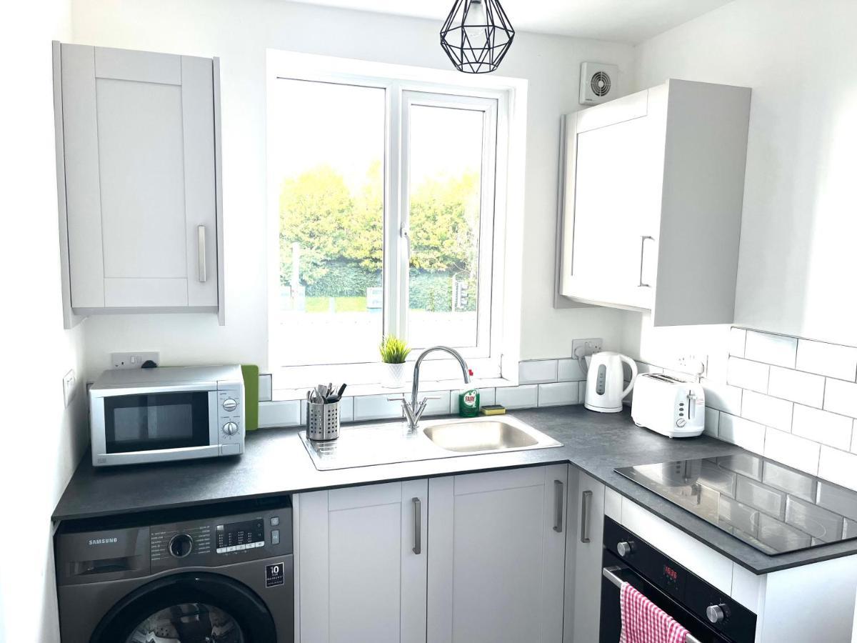 Recently Refurbished 15 Mins From Centre Apartment